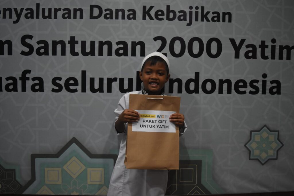 Maybank Indonesia Bersama Wahdah Inspirasi Zakat Santuni Anak Yatim Mualaf Timor Timur