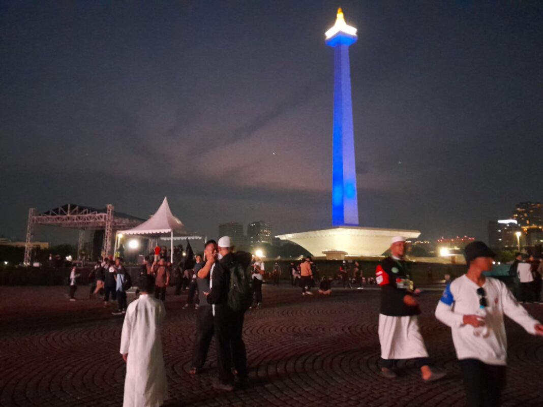 Peserta Aksi Bela Palestina Sejak Dini Hari Telah Ramai Memasuki Kawasan Monas Jakarta